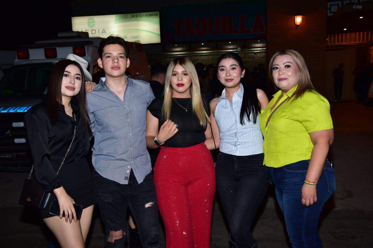 Cantan con Tony Aguirre y Luis R. Conriquez en el Palenque de la ExpoGan