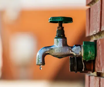 Suspenden servicio de agua en colonias al poniente de Hermosillo