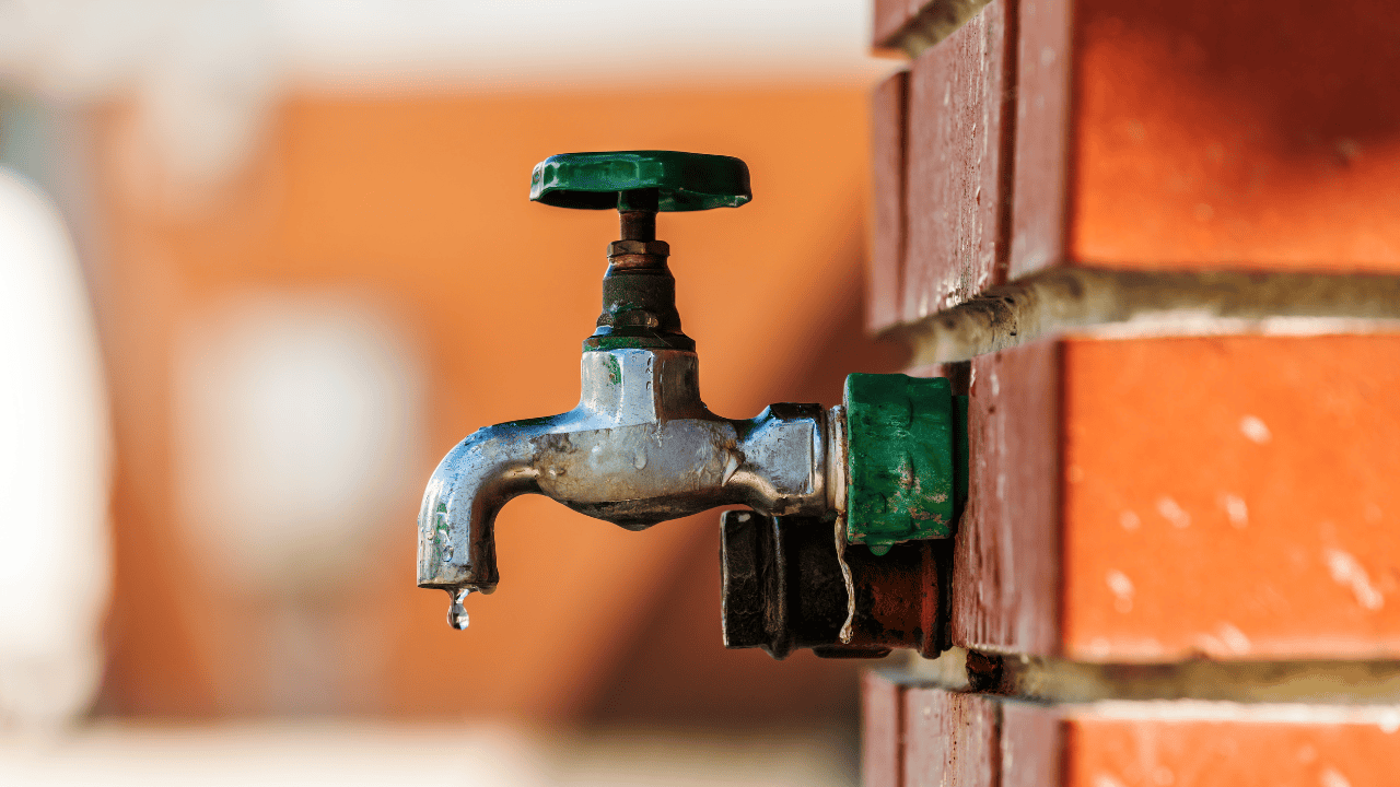 Suspenden servicio de agua en colonias al poniente de Hermosillo