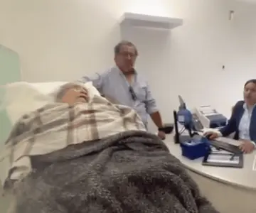 BBVA exige a mujer de 96 años ir en camilla para pagarle su pensión
