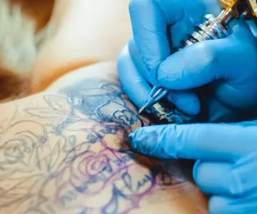 FDA alerta por tinta para tatuajes contaminada con bacterias peligrosas