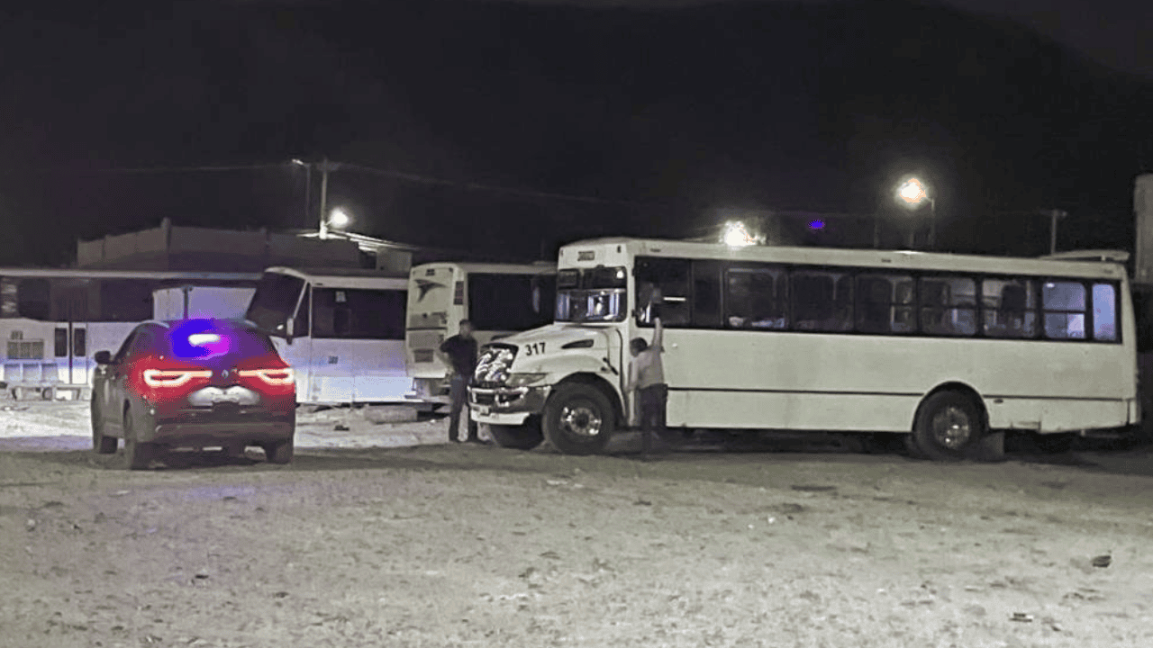 Conductor de camión halla a pasajero sin vida al finalizar recorrido