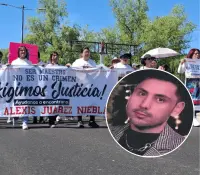 Marchan por desaparición de maestro en Sinaloa; exigen justicia