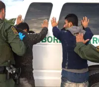 Arrestos de migrantes suben 16.7% en abril pese a baja histórica anual