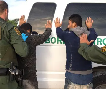 Arrestos de migrantes suben 16.7% en abril pese a baja histórica anual