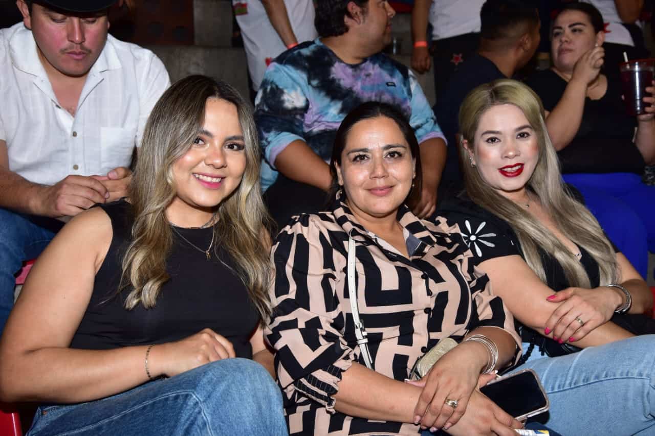 Kevyn Contreras y Brincos Dieras sacan carcajadas en el Palenque