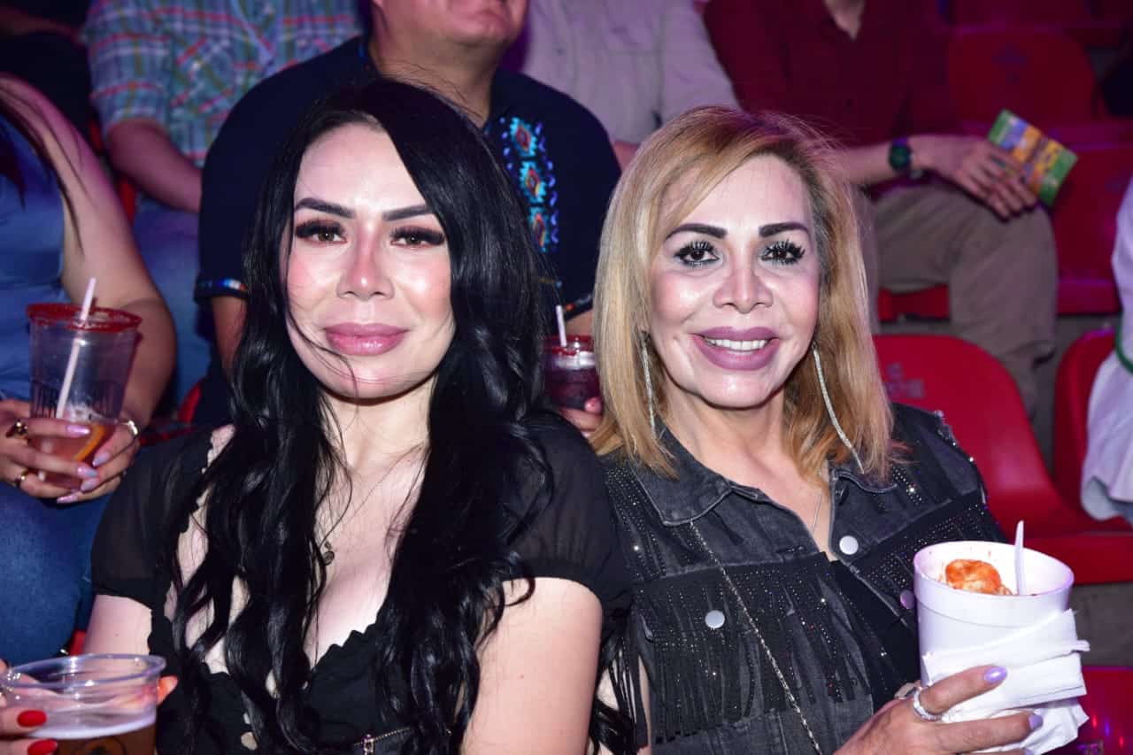 Kevyn Contreras y Brincos Dieras sacan carcajadas en el Palenque