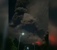Filipinas: Entra volcán Canlaón en erupción