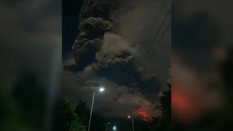 Volcán Canláon entró en erupción. (Foto: Especial / EXPRESO)