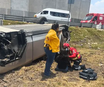 Volcadura de Cybertruck en Toluca deja lujoso vehículo destrozado