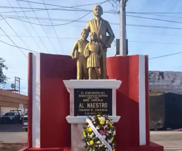 Conmemoran la labor de los docentes en el Día del Maestro en Guaymas