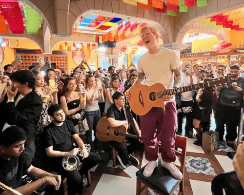 Ed Sheeran sorprende con íntimo show en CDMX tras 8 años sin venir a México