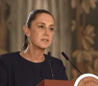 Frente al magisterio, Sheinbaum anuncia aumento salarial de 9%