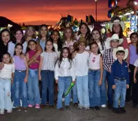 Familias pasan momento inigualable en la Fiesta del Pueblo