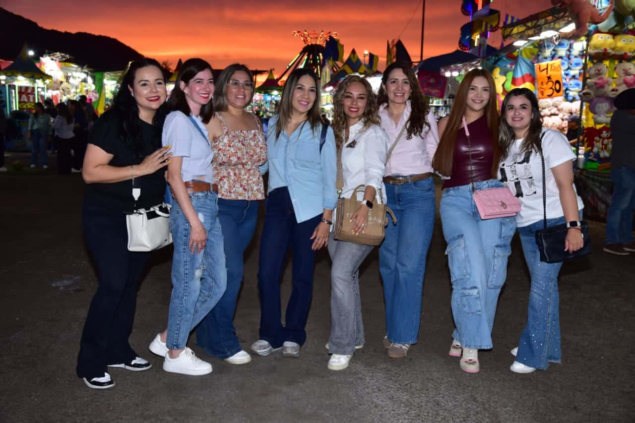 Familias pasan momento inigualable en la Fiesta del Pueblo
