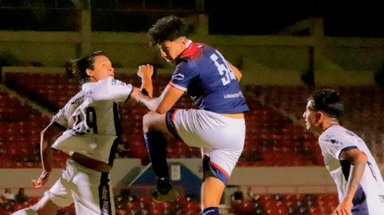 Ángel Sánchez (#54) anotó el tanto que tiene en ventaja a Cimarrones. (Foto: Jorge Flores/EXPRESO)