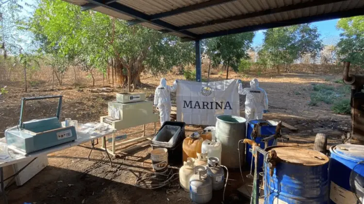 En los lugares se concentraban 2810 litros de sustancias para elaborar droga sintética. (Especial)