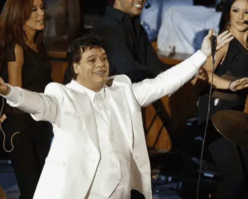 Mis 40 en Bellas Artes de Juan Gabriel llega a cines en México