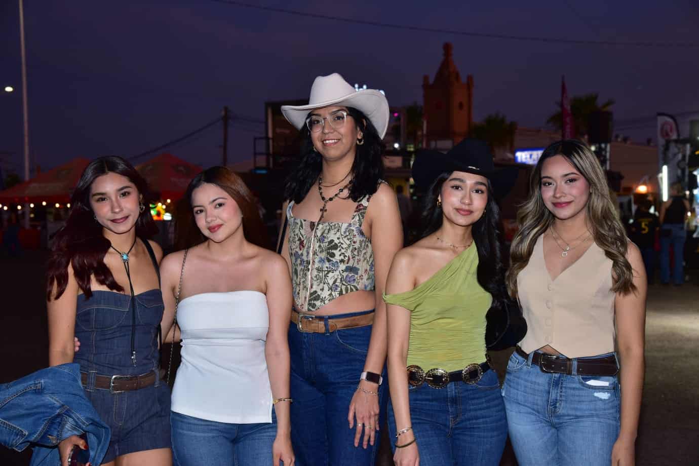 Se dan cita hermosillenses a la Expogan Sonora; traen todo el ánimo