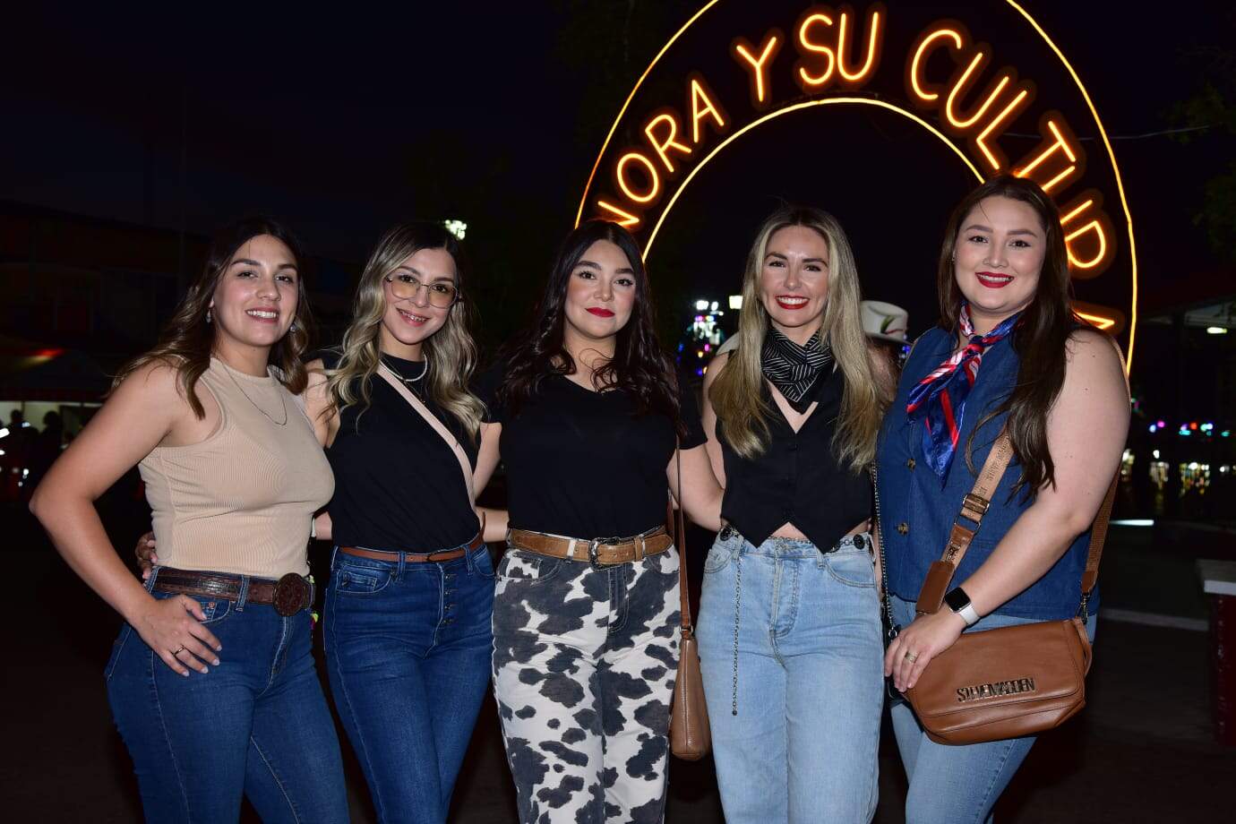 Se dan cita hermosillenses a la Expogan Sonora; traen todo el ánimo