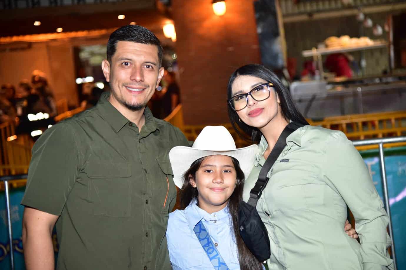 Noche de Pandora y Flans: Asistentes a la espera de la presentación