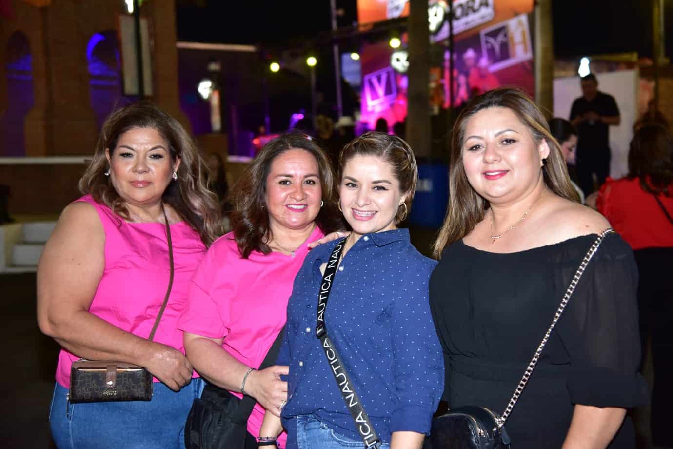 Noche de Pandora y Flans: Asistentes a la espera de la presentación