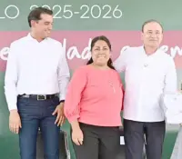 Uniformes gratis y a tiempo para próximo ciclo escolar