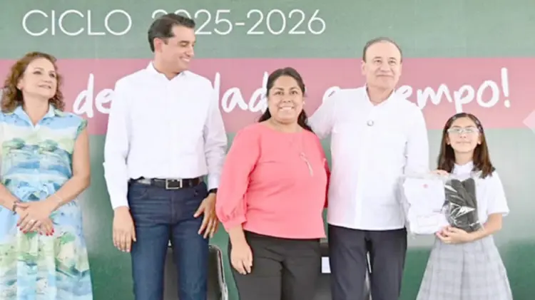 Gobernador garantiza entrega a tiempo de uniformes escolares. (Foto: Especial / EXPRESO)