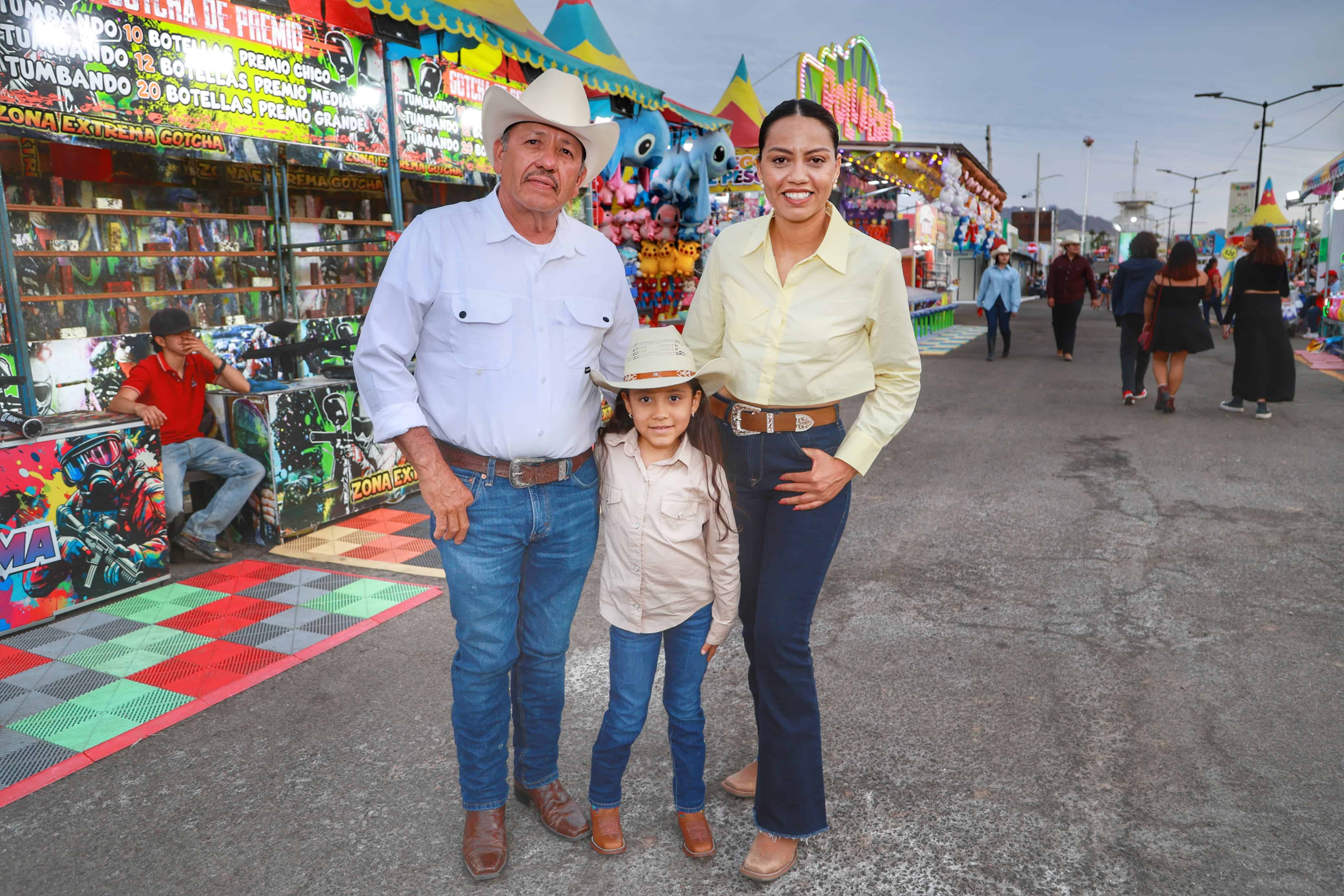 Comida, juegos mecánicos y convivencia en la Expogan Sonora 2025