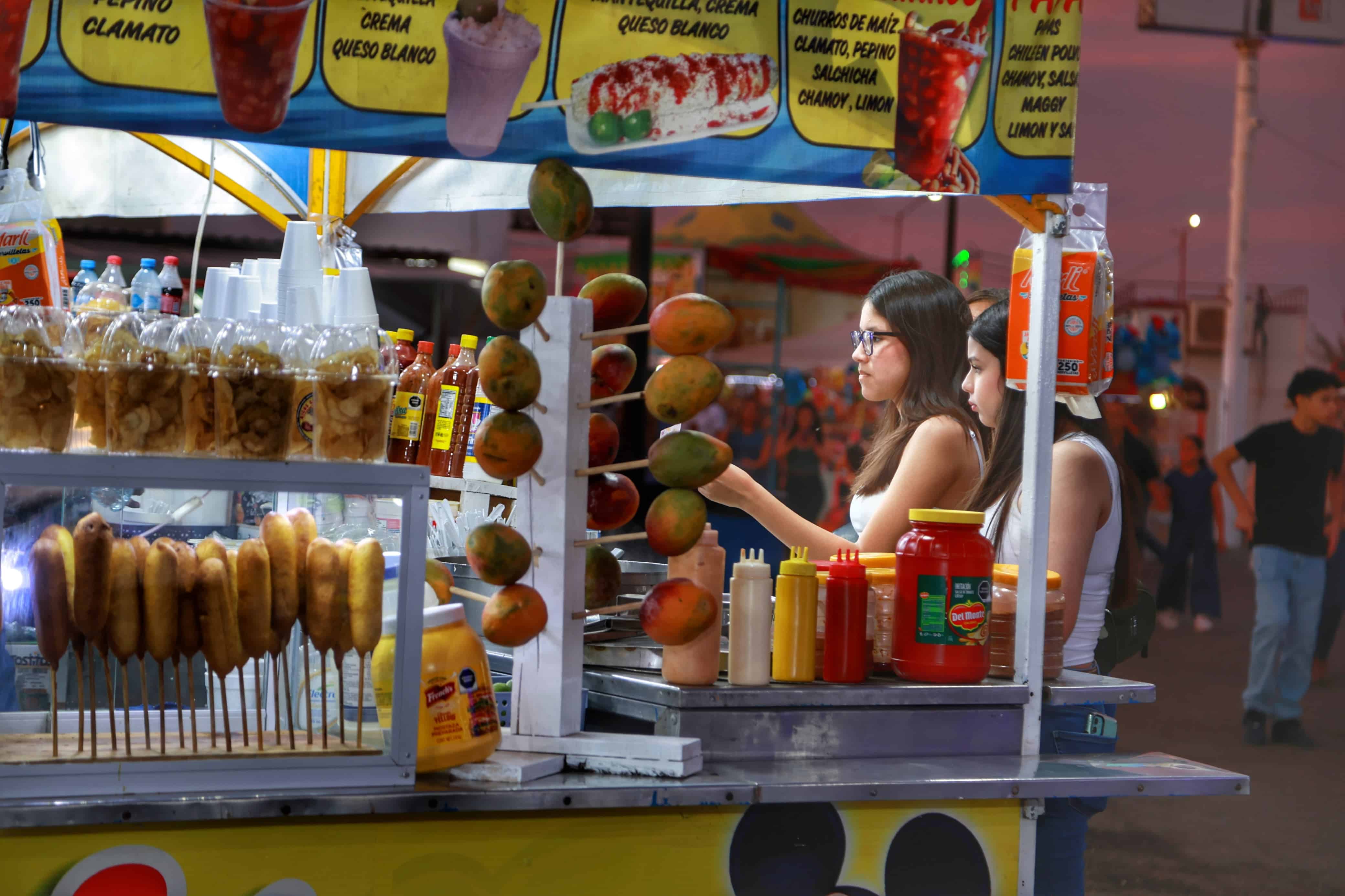 Comida, juegos mecánicos y convivencia en la Expogan Sonora 2025