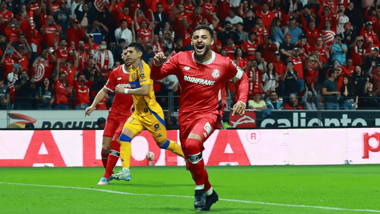 Toluca golea a Tigres y regresa a una final de Liga tras tres años de espera