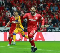 Toluca golea a Tigres y regresa a una final de Liga tras tres años de espera