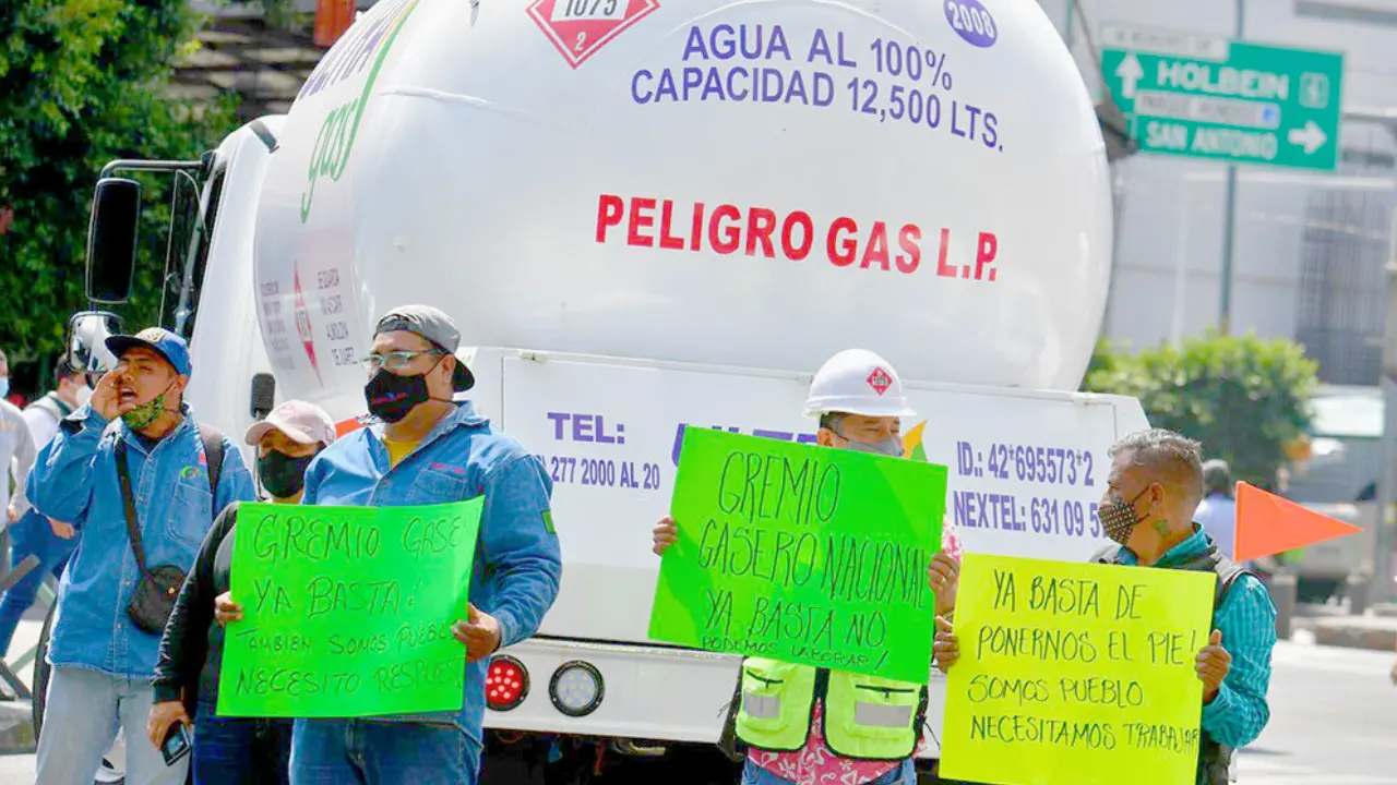 Gaseros amagan con paro nacional si no sube precio del gas LP