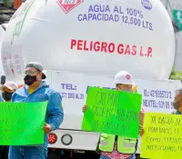 Gaseros amagan con paro nacional si no sube precio del gas LP