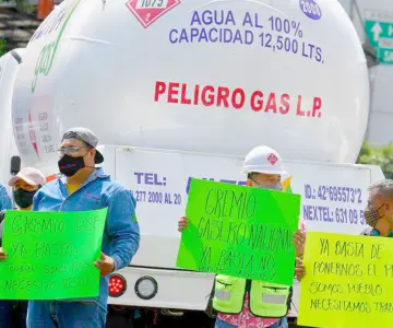 Gaseros amagan con paro nacional si no sube precio del gas LP