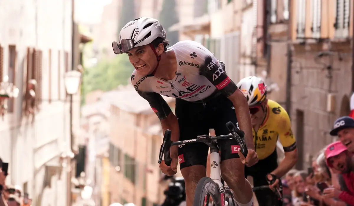 Mexicano Isaac del Toro lidera el Giro de Italia y hace historia en ciclismo