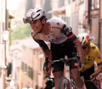 Mexicano Isaac del Toro lidera el Giro de Italia y hace historia en ciclismo