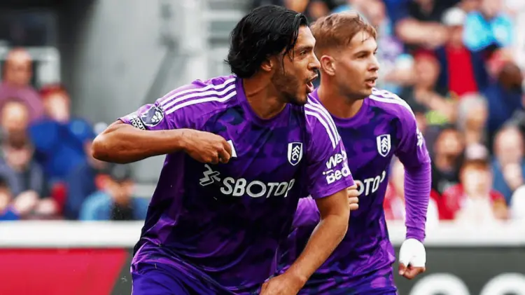 El mexicano aprovechó su excelente juego aéreo para con un potente remate de cabeza. (Foto: Especial)