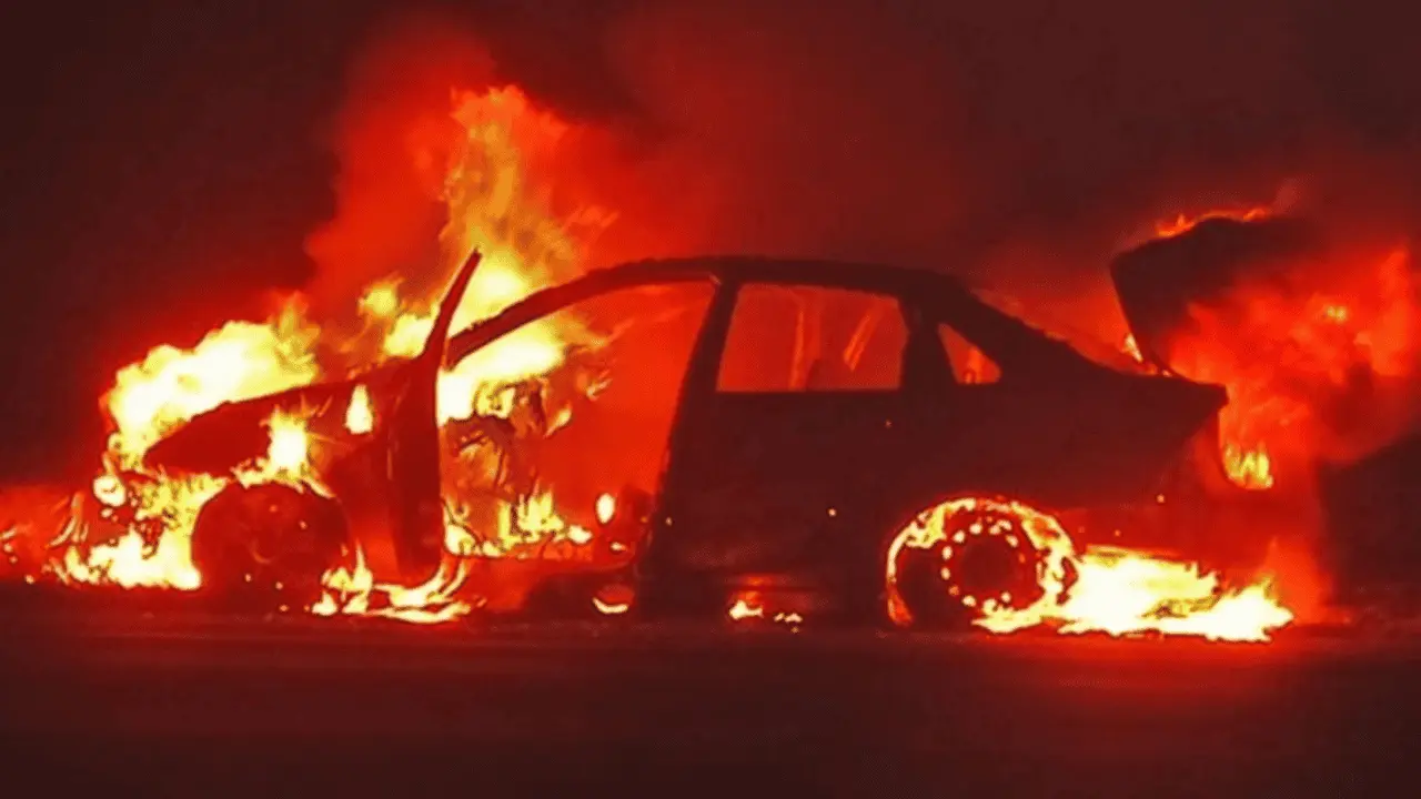 Avanzan investigaciones por incendio de vehículos en Hermosillo por reto viral