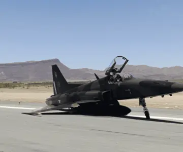 Avión de la Fuerza Aérea Mexicana colapsa en aeropuerto de Chihuahua