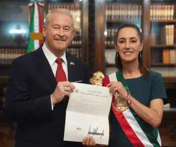 Claudia Sheinbaum recibe a Ronald Johnson, embajador de EU en México
