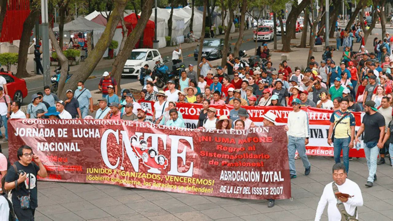Miles de escuelas sin clases por paro indefinido de la CNTE