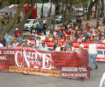Miles de escuelas sin clases por paro indefinido de la CNTE