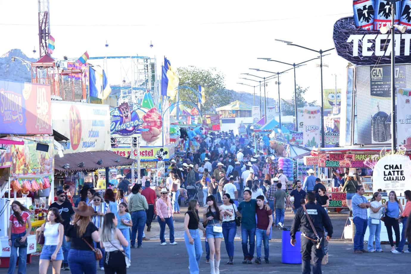 Continúan asistiendo a la Expogan Sonora las y los hermosillenses