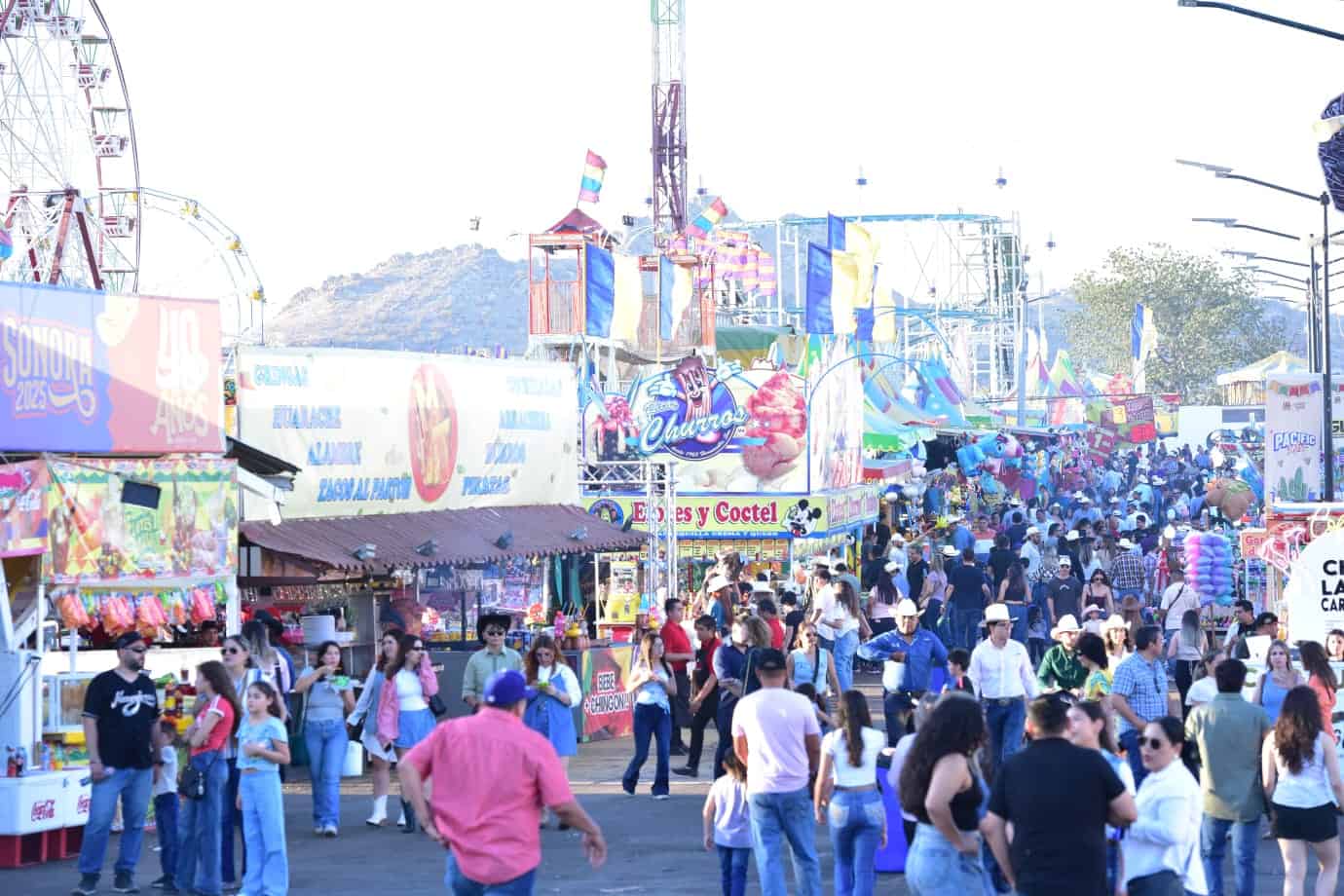 Continúan asistiendo a la Expogan Sonora las y los hermosillenses