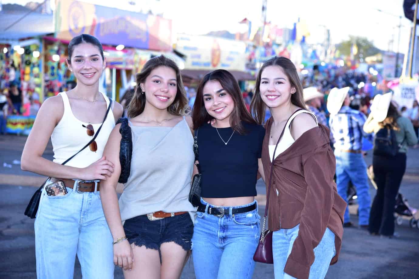 Continúan asistiendo a la Expogan Sonora las y los hermosillenses