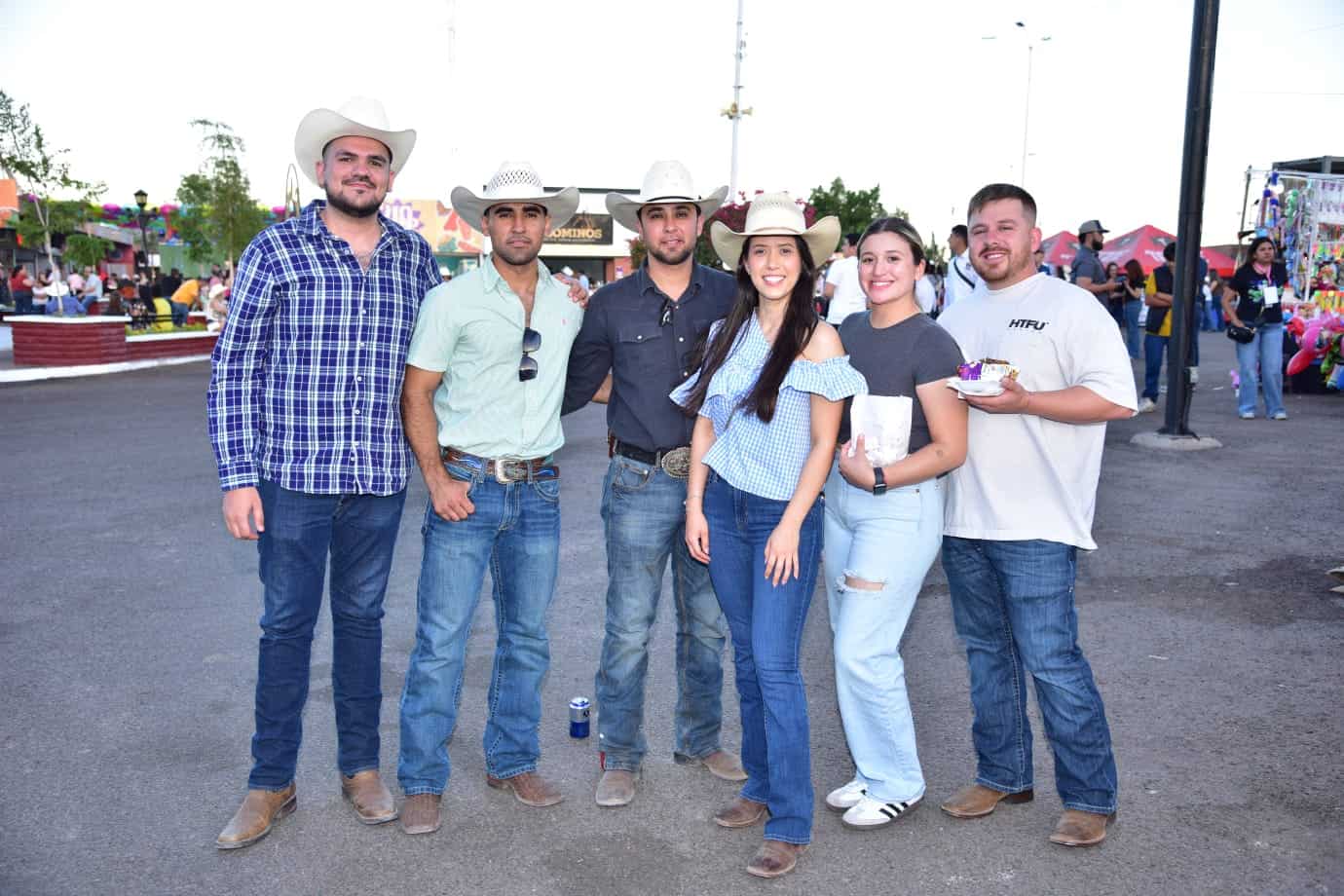Continúan asistiendo a la Expogan Sonora las y los hermosillenses