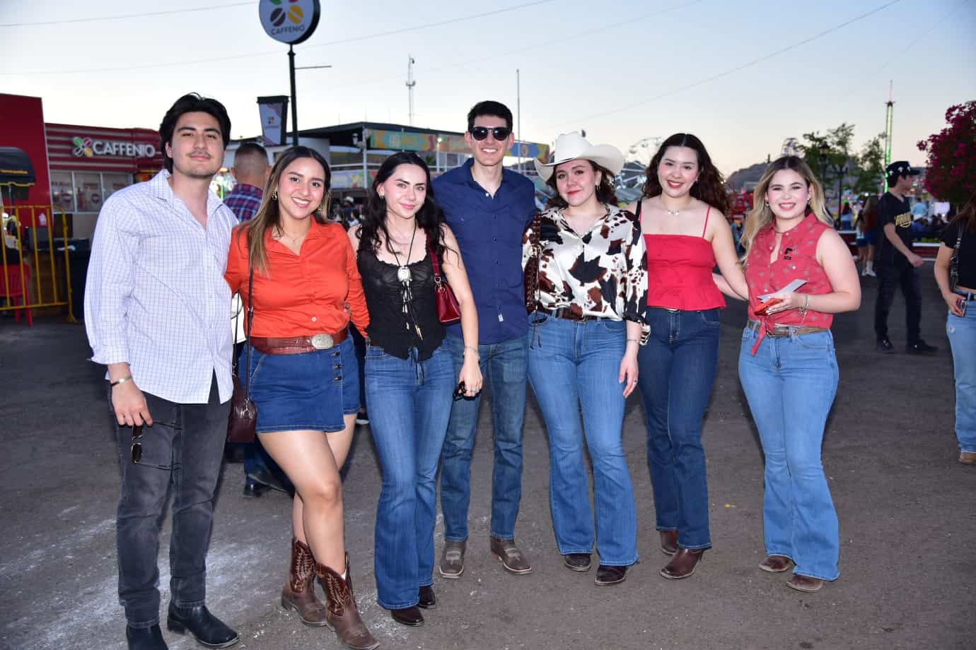 Continúan asistiendo a la Expogan Sonora las y los hermosillenses