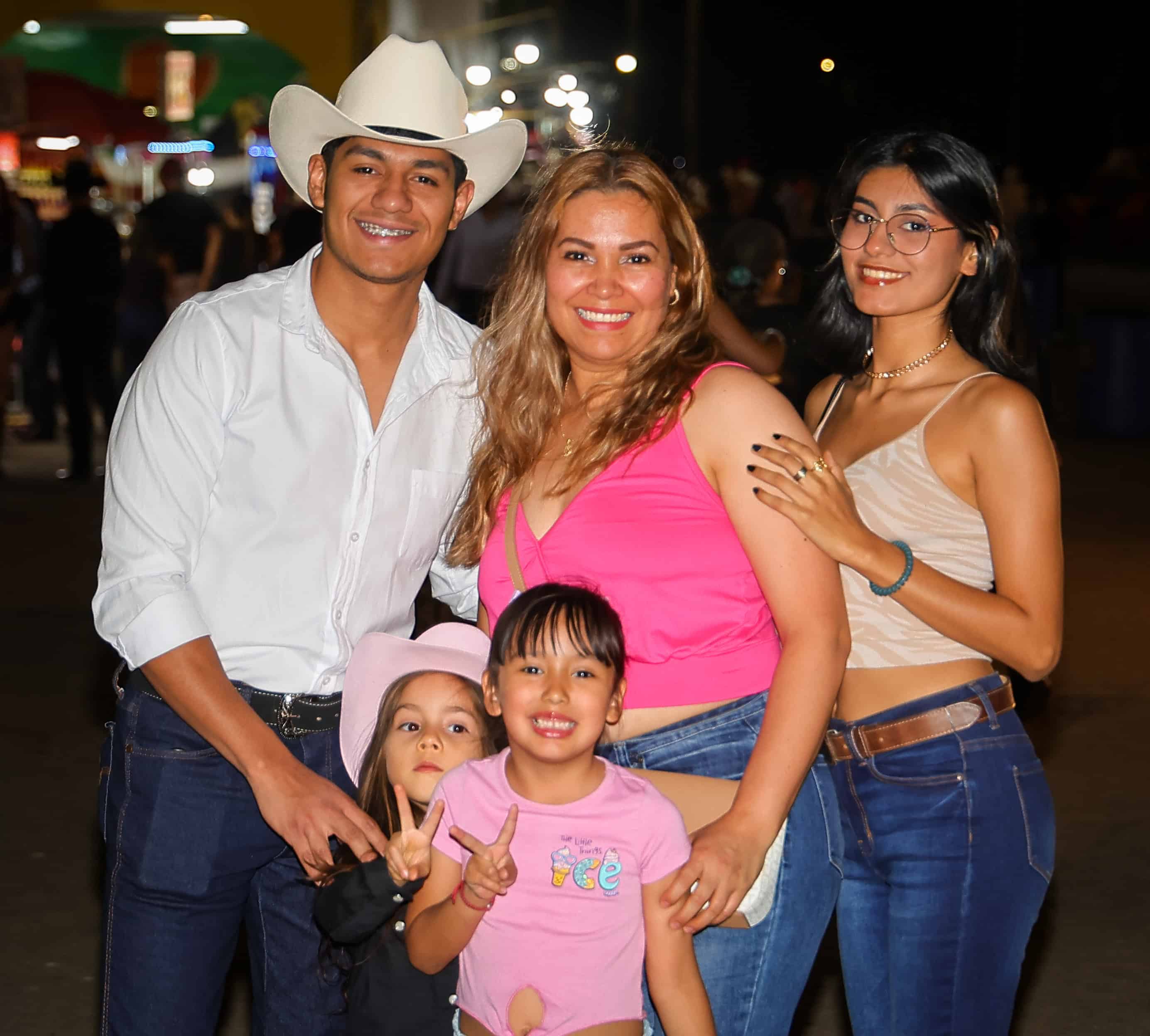 Hermosillenses acuden a la Expogan en su última semana