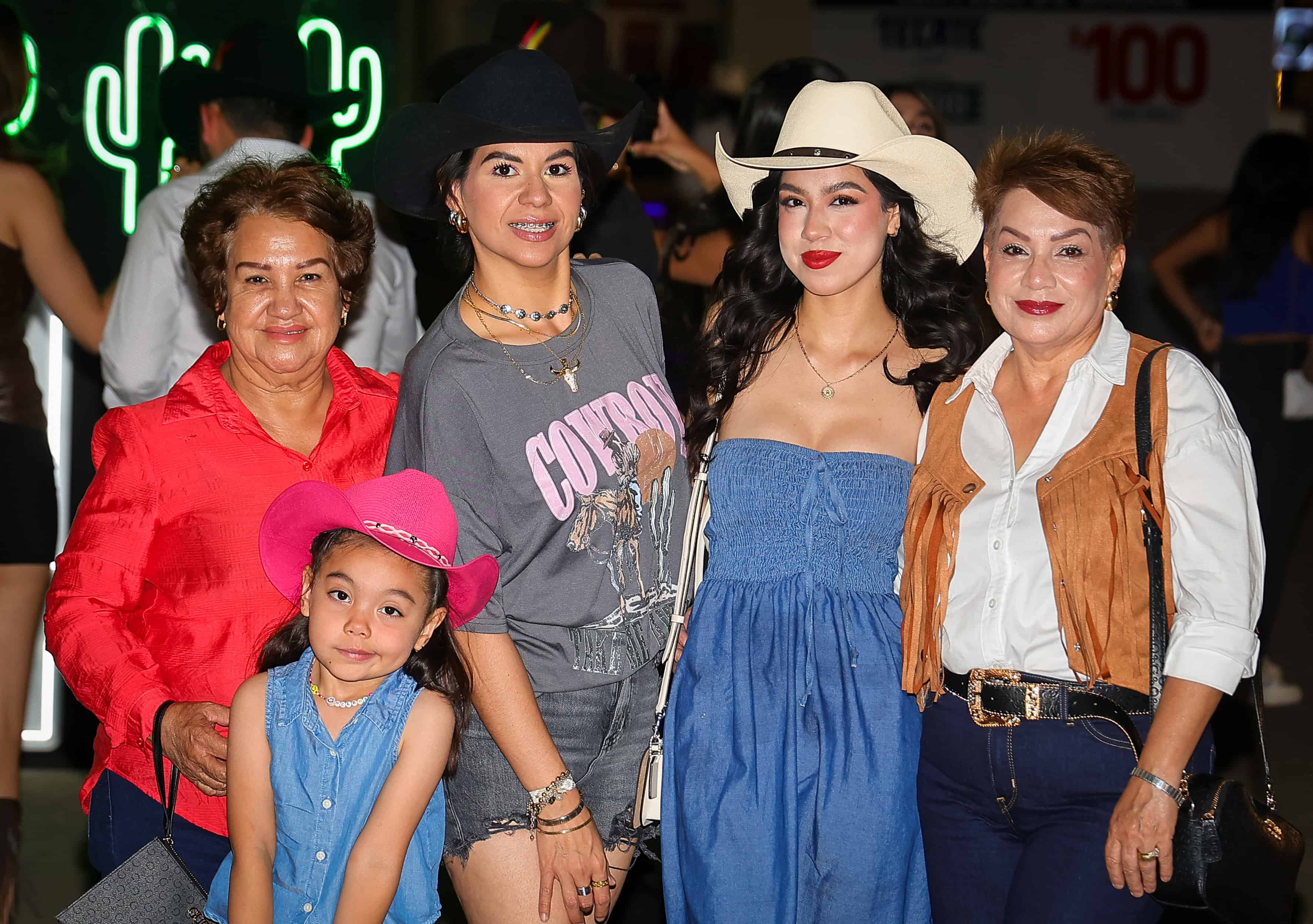 Hermosillenses acuden a la Expogan en su última semana